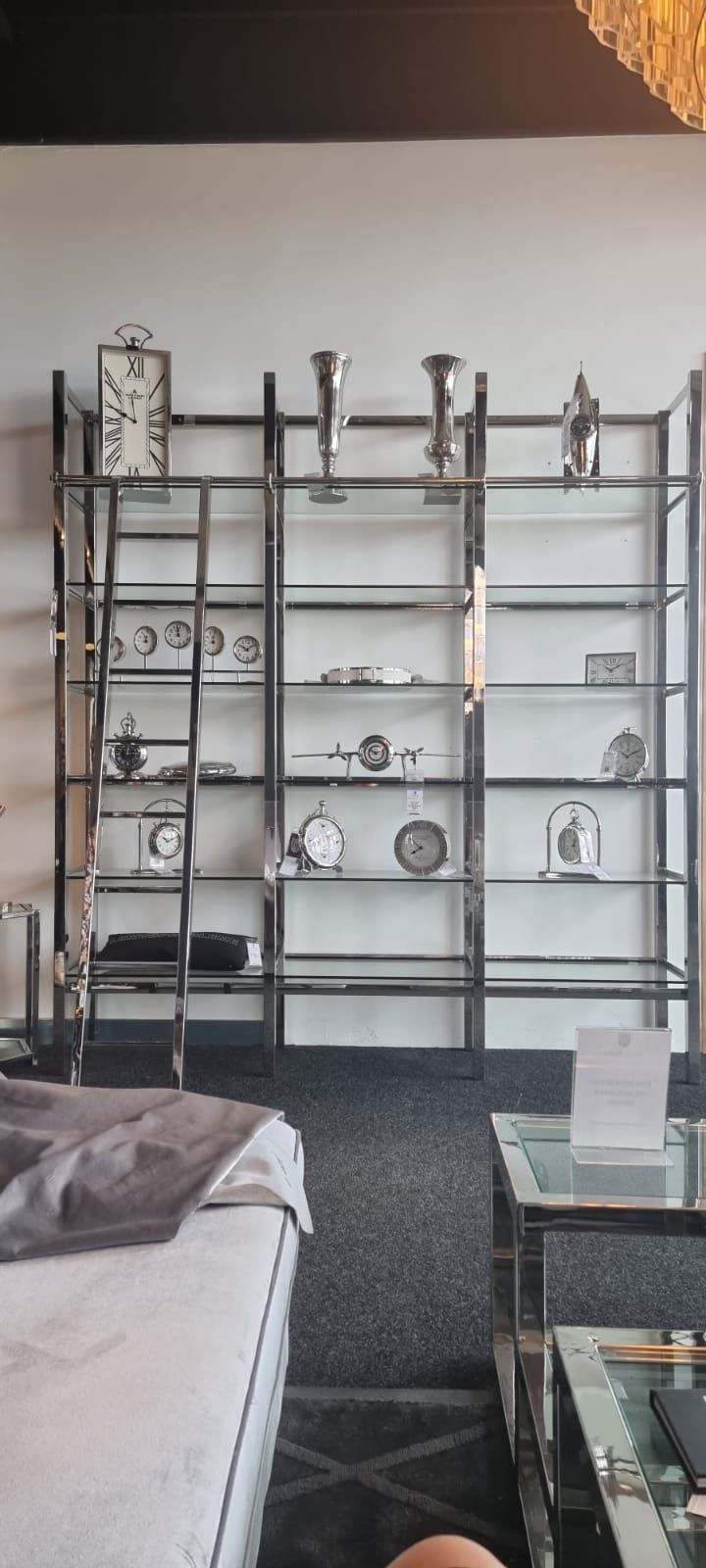 Regal: Lieferzeit ca. 4-6 Wochen