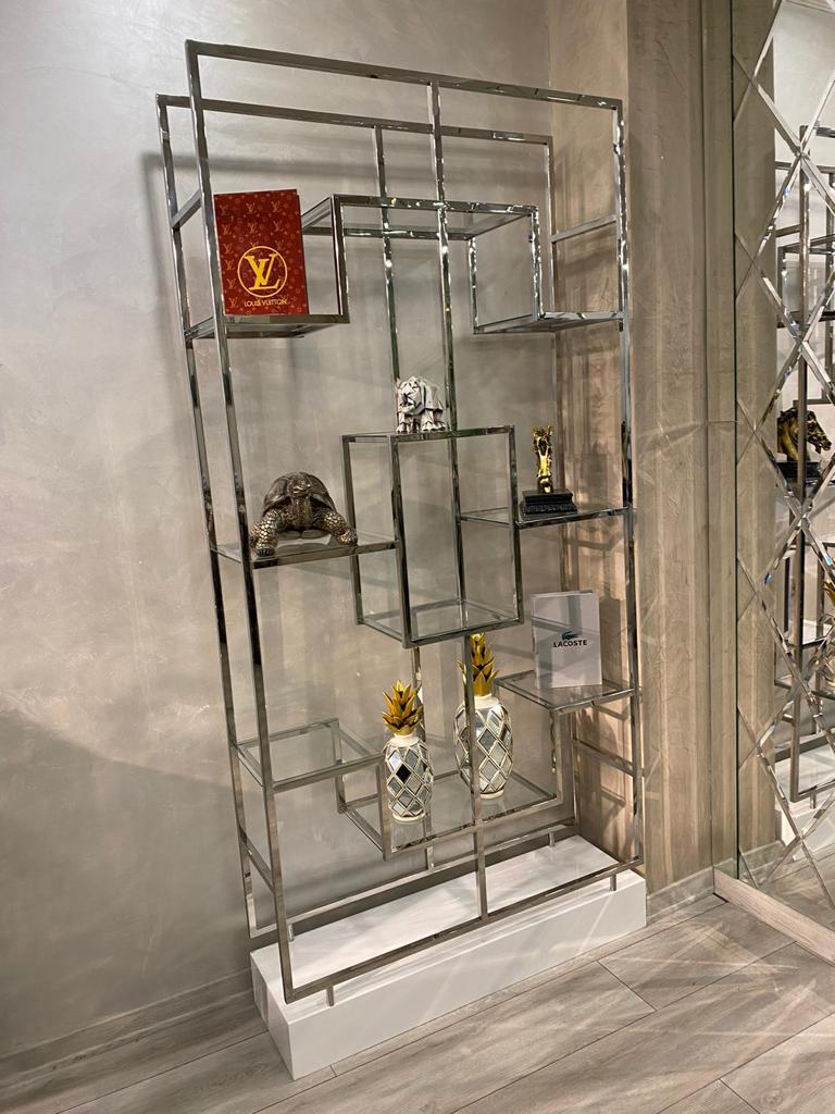 Regal: Lieferzeit ca. 4-6 Wochen